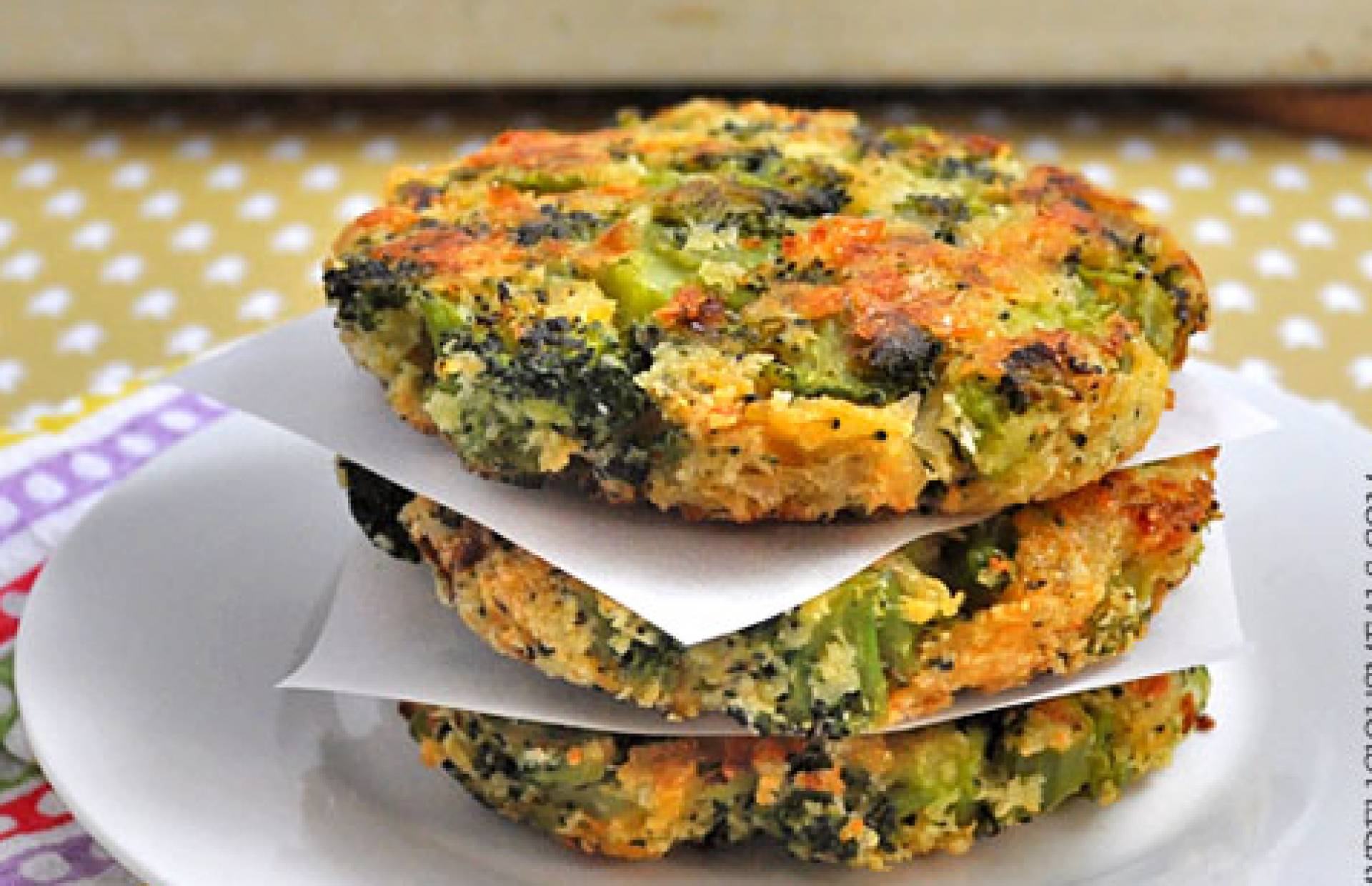 MV 289 - BROCCOLI PATTIES w/ Red Pepper Sauce and side salad