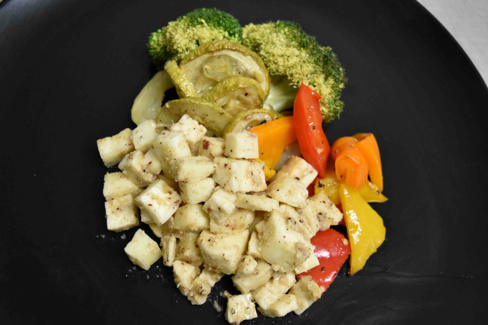 MV 308 - JERK HALLOUMI  w/ Vegetables