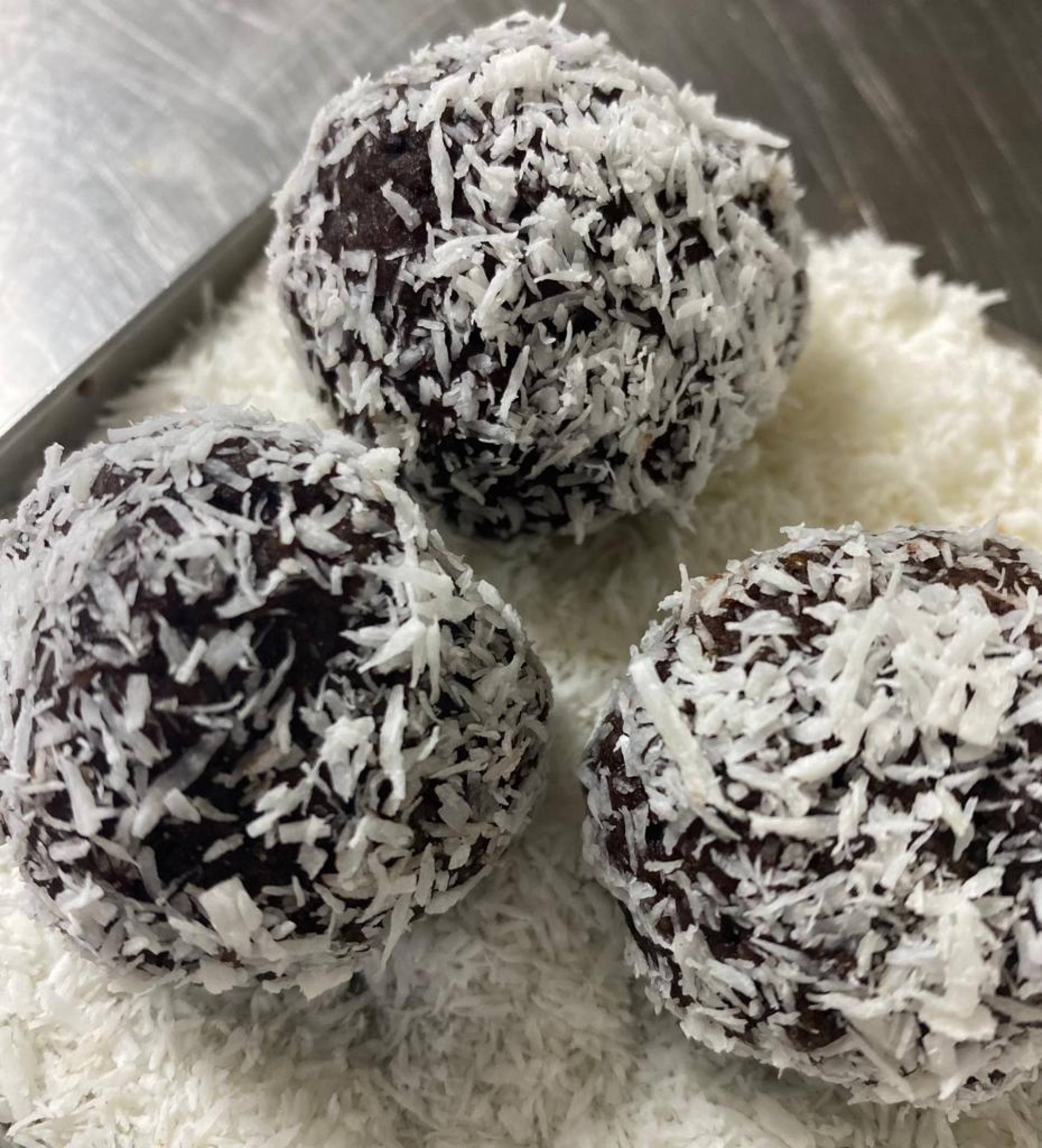 SW 394 - CHIA COCONUT BALL