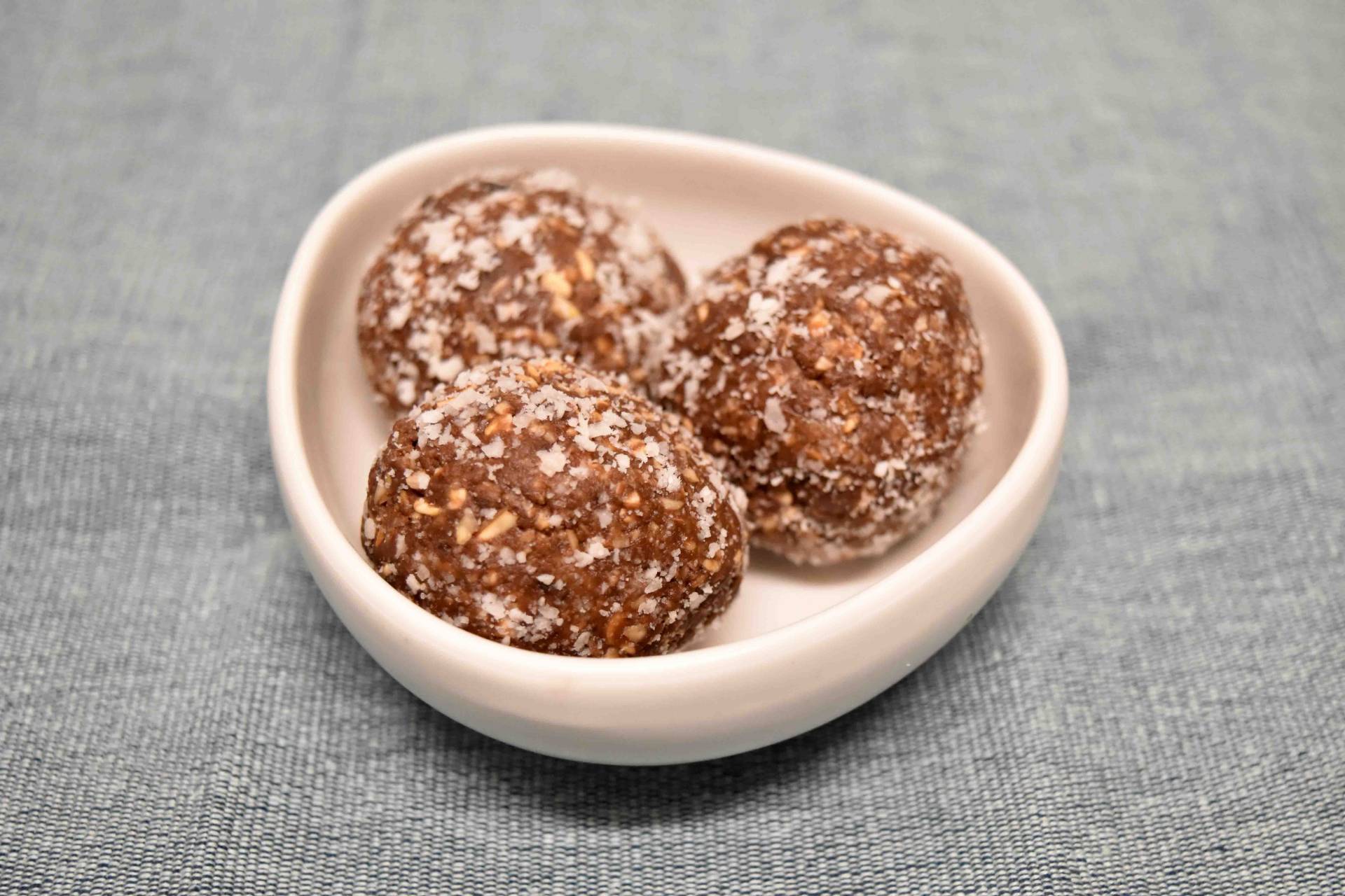 SW 563 - COCONUT ENERGY BALLS