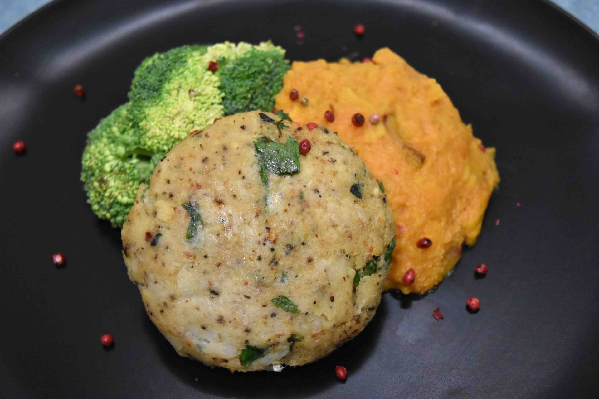 MP 730 - FISH CAKES w/ Charred Broccoli & Sweet Potato Mash